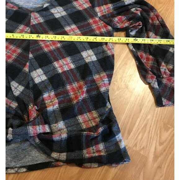 24/7 Maurices Plaid Twist Front Top Womens XL Red Black - Picture 11 of 11